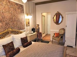 Postel nebo postele na pokoji v ubytování Rezidence Zámeček - Boutique Hotel