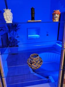 a blue room with a bowl in a glass case at First house in Brindisi