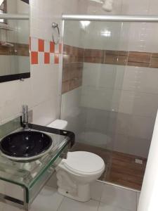 Un baño de APARTAMENTO TEMPORADA EM PORTO SEGURO