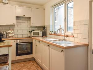 Köök või kööginurk majutusasutuses Sunstar Cottage