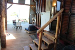 Galeriebild der Unterkunft The Edwardian Caravan 'Dora' in Lampeter