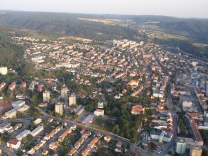 Nespecifikovaný výhled na destinaci Blansko nebo výhled na město při pohledu z hotelu