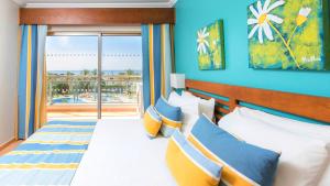 a bedroom with a bed with a view of the beach at Alfagar Alto da Colina in Albufeira