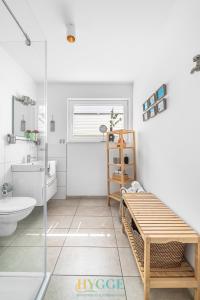 a bathroom with a shower and a toilet and a sink at Schwimmendes Haus Hygge Olpenitz in Olpenitz