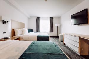 TV a/nebo společenská místnost v ubytování La Place Rendez-Vous Hotel