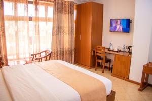 TV a/nebo společenská místnost v ubytování Grand Winston Hotel