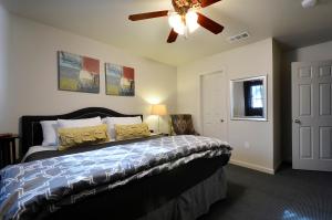 a bedroom with a bed and a ceiling fan at The Norwalk by Lodgewell - West Austin Three's Company Vibes in Austin