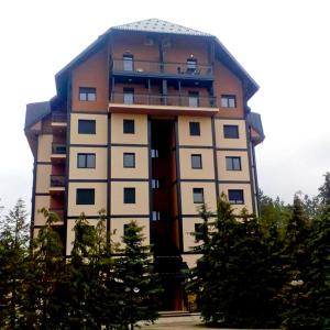 a large building with a balcony on top of it at Apartman Ana Alibi 1 in Zlatibor