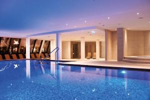 The swimming pool at or close to Das Alpenhaus Kaprun inkl Zell am See-Kaprun Sommerkarte