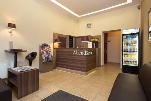 a restaurant with a drink counter in a room at Hotel Abendstern in Berlin