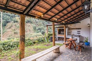 un patio al aire libre con banco y fogones en Ivy Cottage by Madeira Sun Travel, en Faial