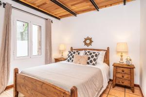a bedroom with a bed and a window at Ivy Cottage by Madeira Sun Travel in Faial