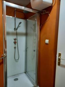 a shower in a bathroom with a glass shower stall at chambre très confortable et acclimatée in Audun-le-Tiche