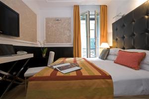 Postel nebo postele na pokoji v ubytování Duca d'Alba Hotel - Chateaux & Hotels Collection