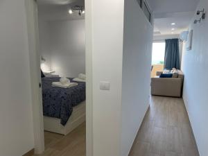 Postel nebo postele na pokoji v ubytování SAN AGUSTIN SEAVIEW BLUE APARTMENT