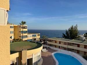 Bazén v ubytování SAN AGUSTIN SEAVIEW BLUE APARTMENT nebo v jeho okolí