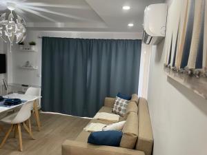 Posezení v ubytování SAN AGUSTIN SEAVIEW BLUE APARTMENT