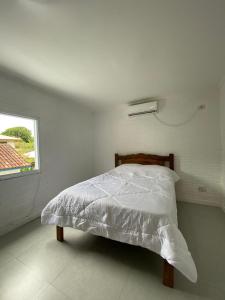 Letto o letti in una camera di Casa com 3 suítes à 500m da praia em Ilhabela