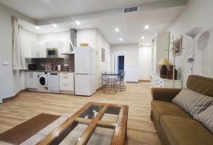 Kuchyň nebo kuchyňský kout v ubytování APARTAMENTOS SANLUCAR CASA C
