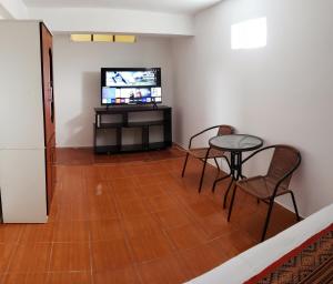 TV a/nebo společenská místnost v ubytování Cusco de mis Sueños Hostal - II