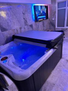 Fotografia z galérie ubytovania Golden Love - Jacuzzi v destinácii Rouen