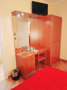 a bathroom with a vanity with a mirror and a desk at Hotel Fenicia in Rome