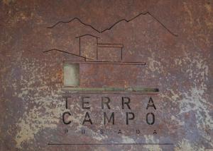 a metal sign with the words hermite campoodo at Terra Campo Posada in Chacras de Coria
