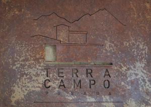 Um certificado, prêmio, placa ou outro documento exibido em Terra Campo Posada
