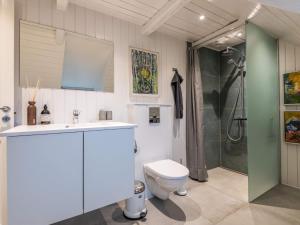 Koupelna v ubytování Holiday home Fanø XLII