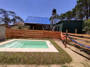 Der Swimmingpool an oder in der Nähe von Villas Laura