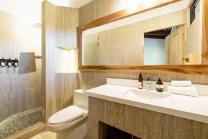 Cafe Playa Negra Hotel的一间浴室