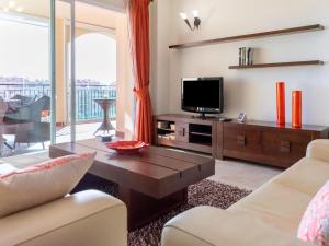 Lovely apartment in Mijas with garden tesisinde bir oturma alanı