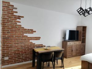 a room with a table and a brick wall at TimKop-Vidik in Kopaonik
