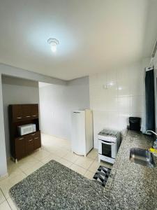 Una cocina o zona de cocina en Apartamento tipo Flat Mobiliado - 01 Quarto, Sala Cozinha - ZN Sp - cod 04