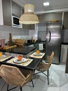 Una cocina o zona de cocina en Charmoso Apartamento em Maragogi