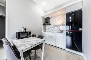 Kuchyň nebo kuchyňský kout v ubytování Gladsheim Hotel