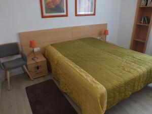 Posteľ alebo postele v izbe v ubytovaní Apartamento a 50m de la playa con Wi-Fi y terraza, 2 dormitorios, 6 pers. - ES-204-26