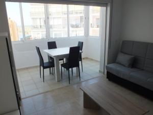 Fotografia z galérie ubytovania Apartamento acogedor en Roses con terraza para 4 personas - ES-204-36 v destinácii Roses