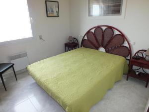 Postel nebo postele na pokoji v ubytování Apartamento cómodo de 3 habitaciones con aire acondicionado, terraza y piscina en Roses - ES-204-16