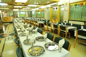 Restaurace v ubytování Hotel Shreyas