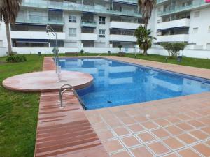 Bazén v ubytovaní Apartamento acogedor con piscina comunitaria y parking en Roses, cerca de la playa y atracciones - ES-204-39 alebo v jeho blízkosti