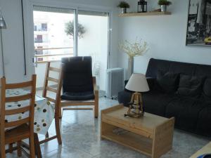 Posezení v ubytování Apartamento en Rosas Santa-Margarita, con vistas al mar, piscina, y acceso directo a la playa - ES-204-42