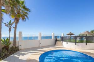 Bazén v ubytovaní Puerta del mar 2 - Happy Rentals alebo v jeho blízkosti
