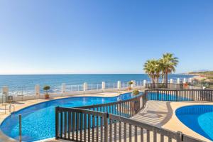 Bazén v ubytovaní Puerta del mar 2 - Happy Rentals alebo v jeho blízkosti