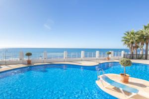 The swimming pool at or close to Puerta del mar 2 - Happy Rentals