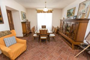a living room with a couch and a table at Patrian in Grottaferrata
