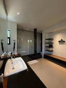 a large bathroom with a sink and a shower at Cede Boutique Beach Resort in Ko Phayam
