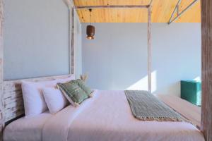 Postel nebo postele na pokoji v ubytování Seclude Pangot, Perch