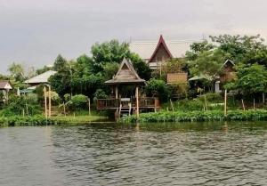 住宿加早餐旅馆附近的河景