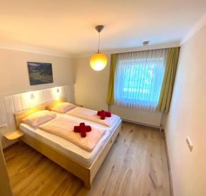 Łóżko lub łóżka w pokoju w obiekcie Reitanlage Dagnhof